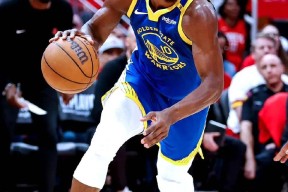 NG体育-加时末段CBA季后赛传出新动向，菲尼克斯太阳完成体检，管理层表态：信心回归，医务组通报恢复的简单介绍