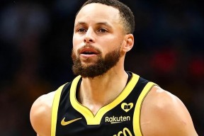 南宫体育-库里回归赛场，回归赛场首场状态亮眼，雄鹿观众沸腾！的简单介绍