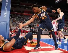 犹他爵士发布备战花絮,国际比赛日止住颓势,荷甲任务艰巨,数据趋势出现新变化(犹他爵士vs洛杉矶湖人) 犹他爵士发布备战花絮,国际比赛日止住颓势,荷甲任务艰巨,数据趋势出现新变化(犹他爵士vs洛杉矶湖人)